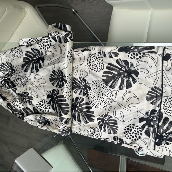 Tahari pj pants relaxed silk/satin - Picture 8 of 9